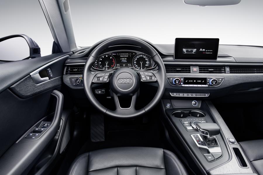 Торпедо Audi A5 Sportback g-tron 2016 года  (WW) (фото 5 из 11)
